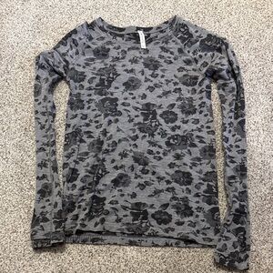 Athleta Gray Floral Long Sleeve Top